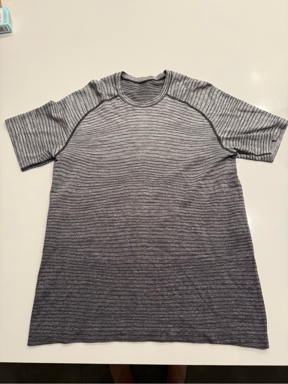 Lululemon Men's Gradient Grey Metal Vent Short Sleeve Shirt Medium